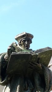 Erasmus standbeeld Rotterdam